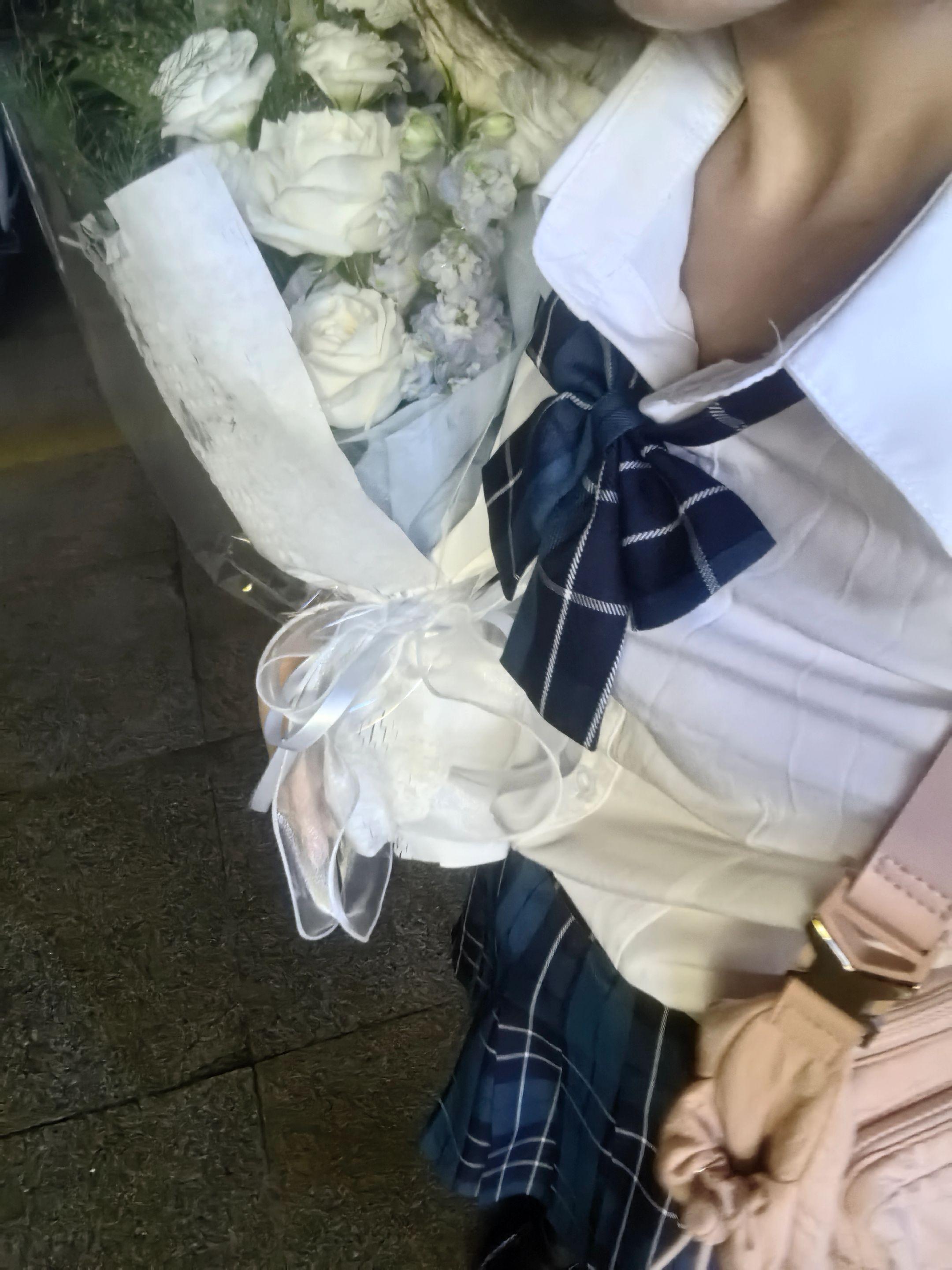 爱是一场怎么经营都会下雨的讨厌季节。断更