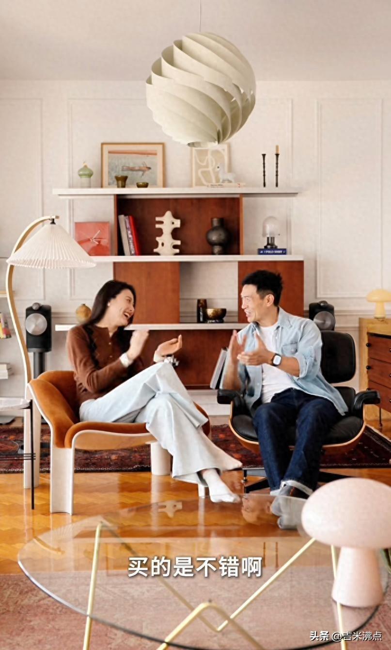 纪焕博和王诗晴补领证了，吵架两年没上热搜，家里却换了230㎡新房子。
他们没开发