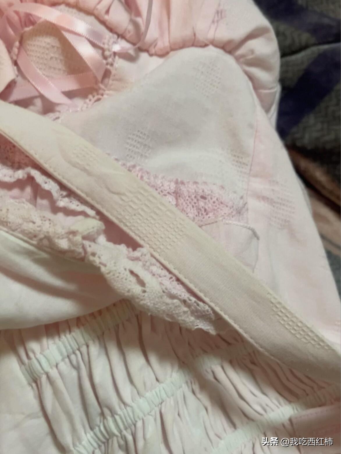 收到原味裙怎么办
这个状态卖我280 事后才知道她也是收来的 肩带很黄 内衬 花