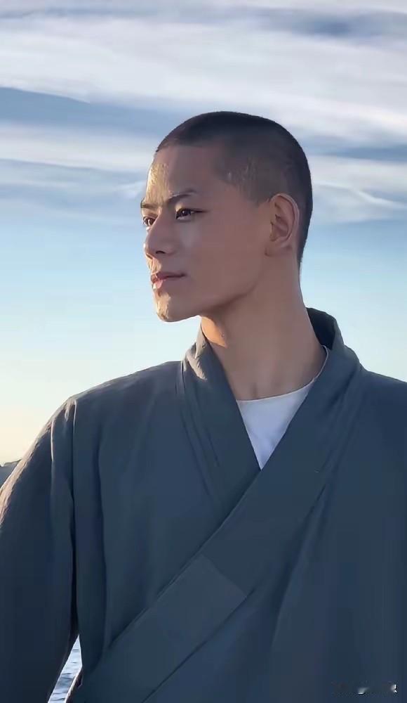 这意外的“疑点”
真能靠一句“追尾”
抹平？

21岁武僧秋风的车祸，官方虽已认