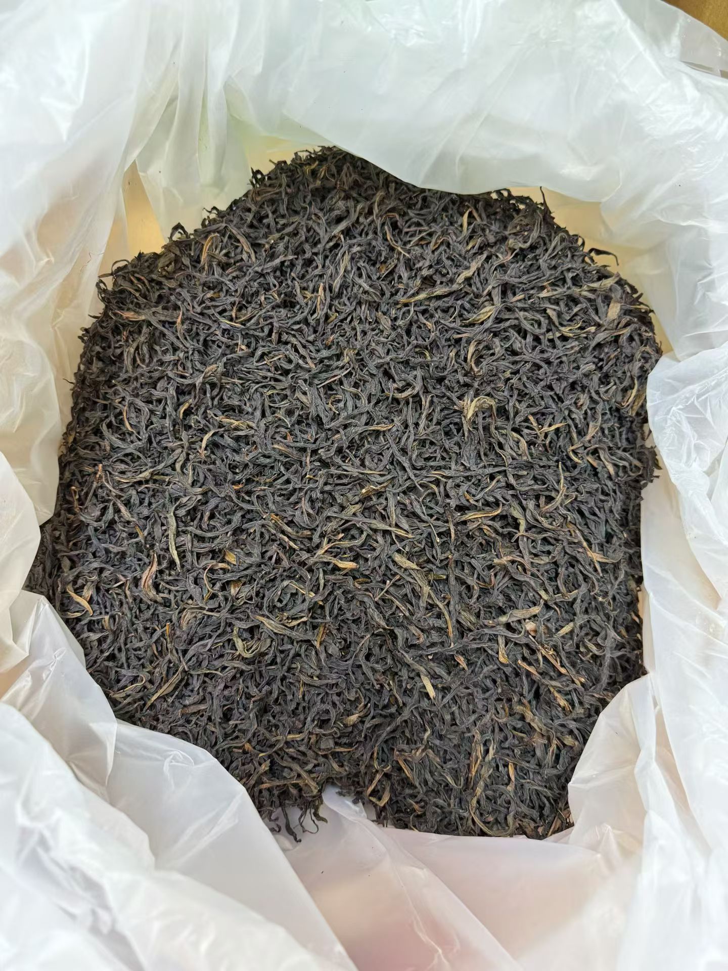 整个朋友圈都在晒秋天的第一杯奶茶，那我就晒秋天的第一杯茶吧，正好刚到的鸭屎香，来