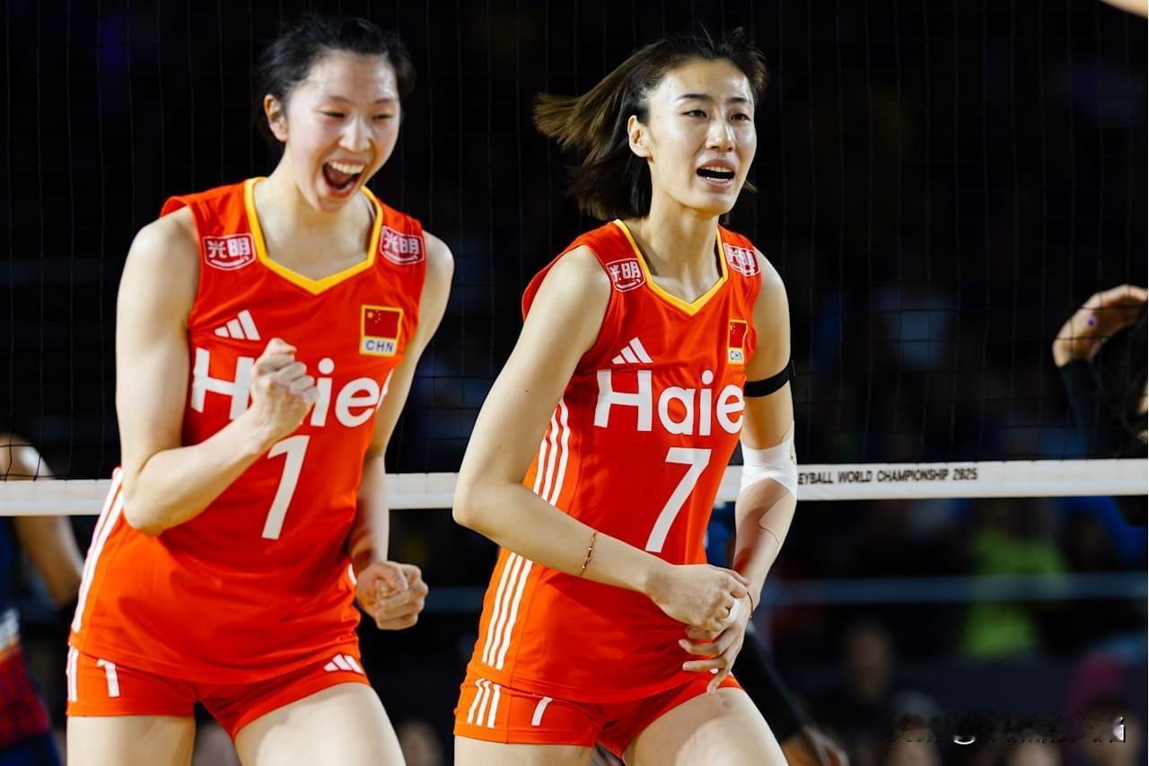 【中国女排世界排名上升到第六】

美国女排不敌土耳其女排，丢掉世界积分8.95，