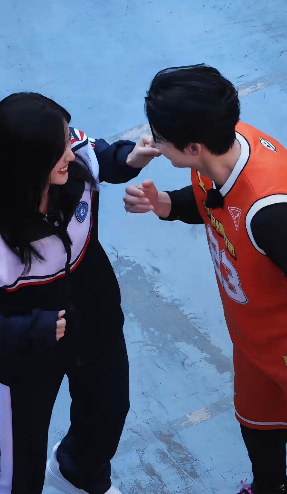 刚看完hi6又有新的同.框了啊啊啊啊啊~这个月也太幸福了吧不知道的还以为这俩新拍