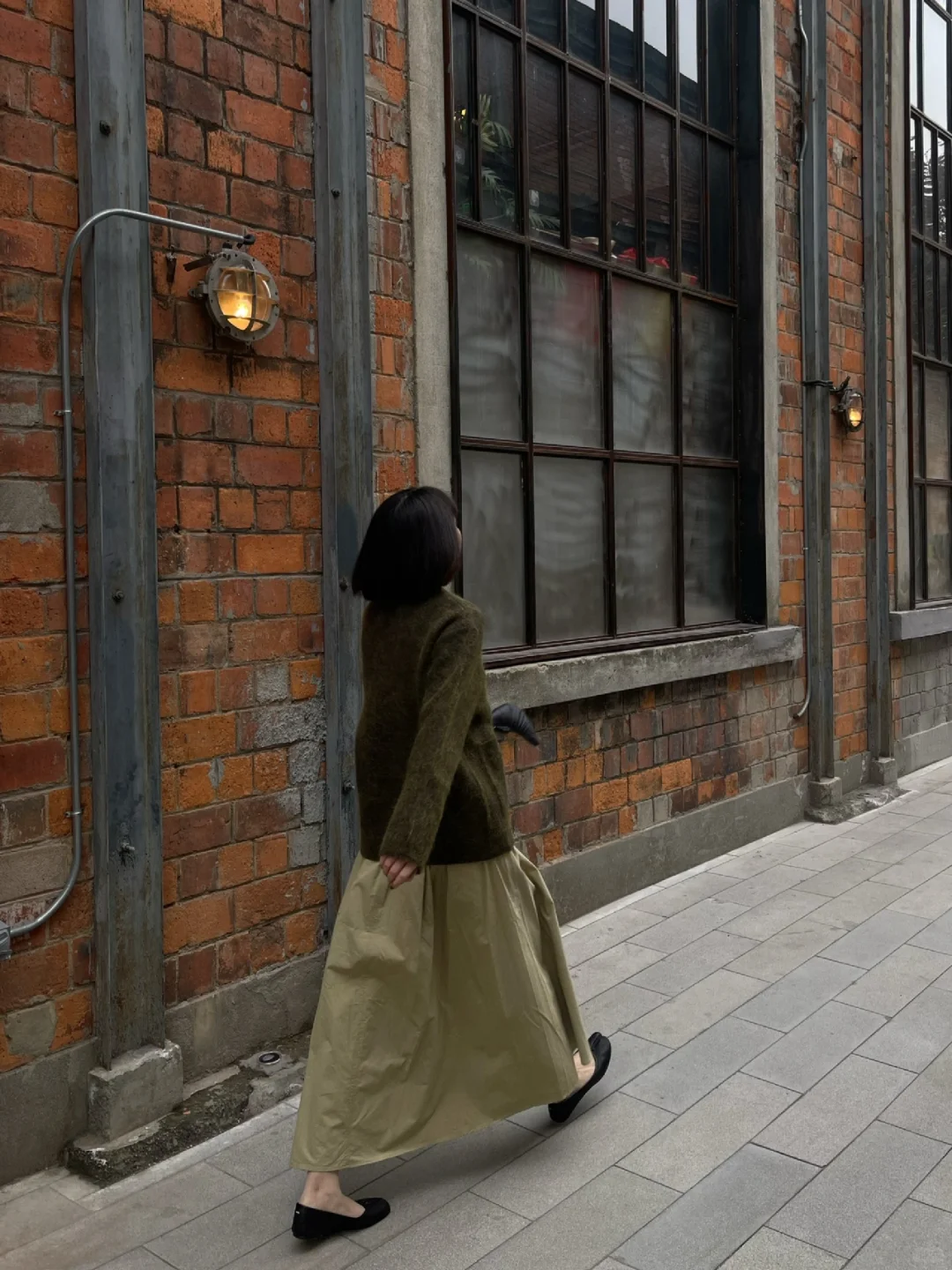 走进了工业风的卡其绿