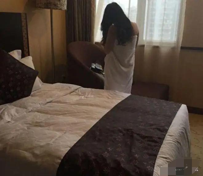 吉林，59岁女子发现丈夫出轨比自己小24岁的第三者，先是与丈夫离婚，而后又将第三