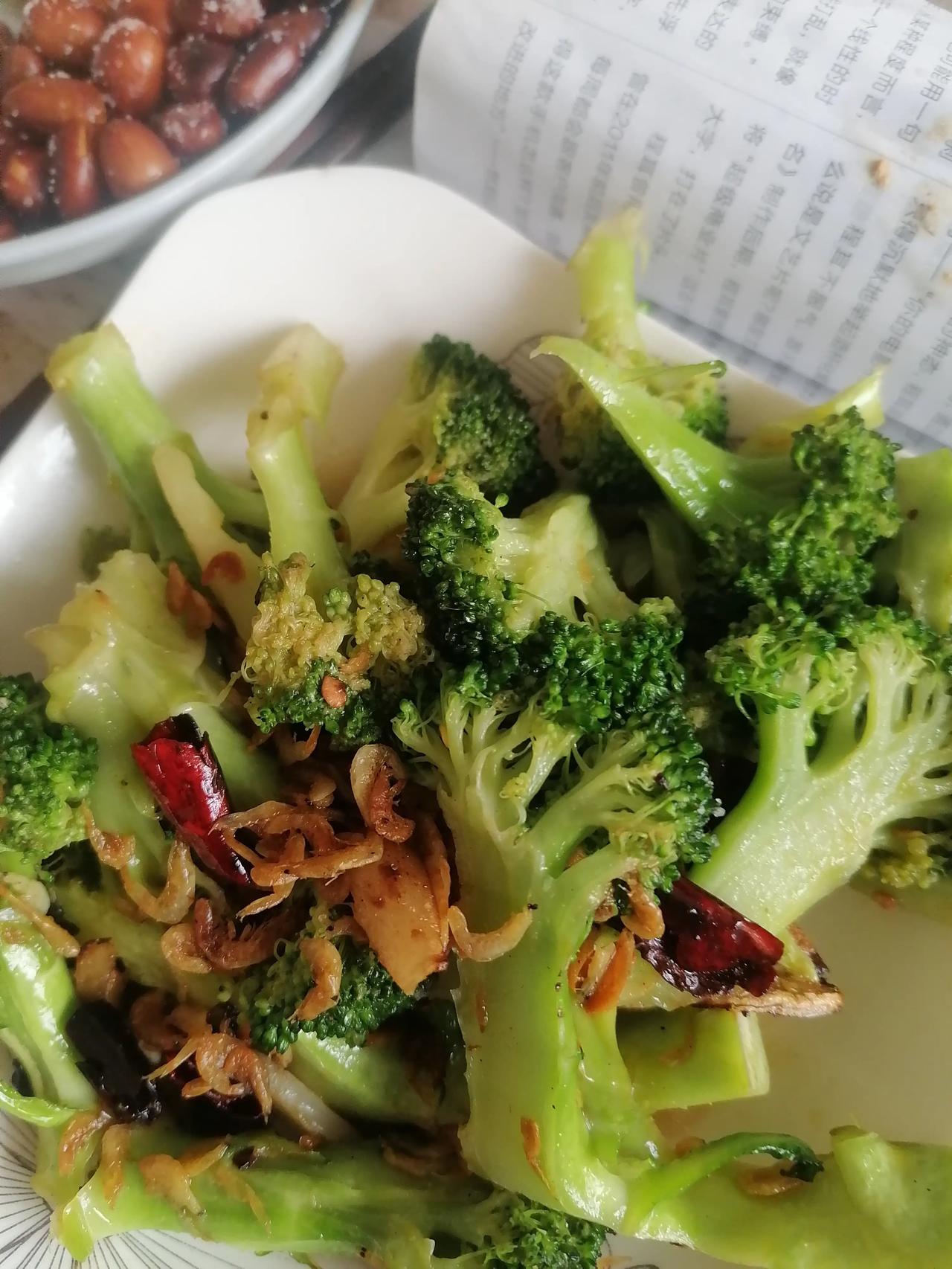 生活是美味的
文11珂芃·原创
昨晚心情不好
喝了一罐桃花运啤酒
喝了几杯绿茶