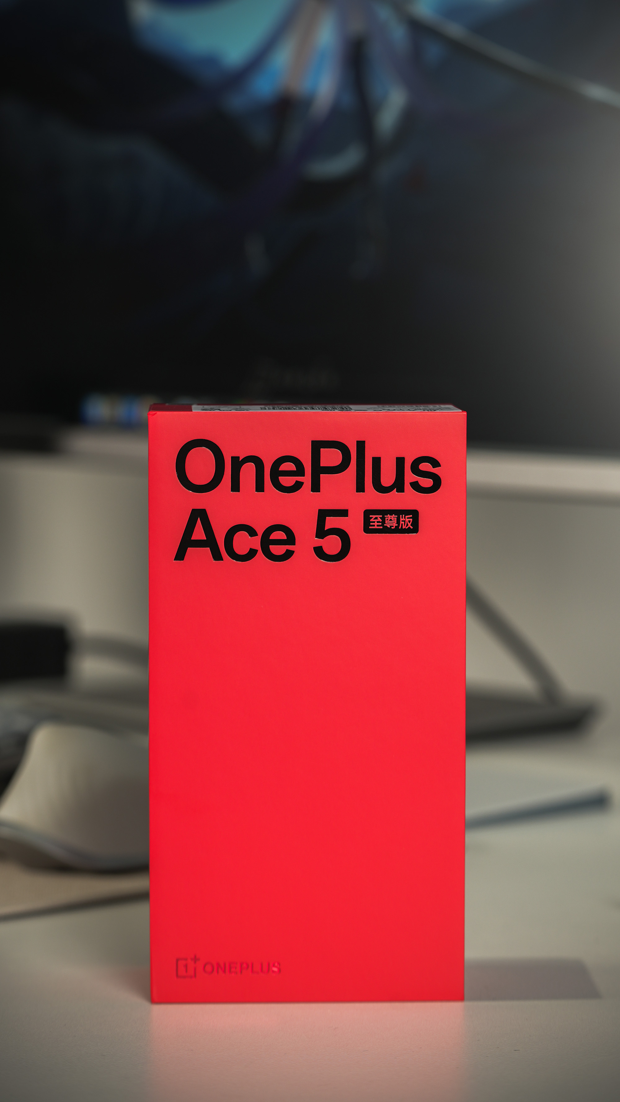 下午即将发布的一加 Ace 5 至尊版，先带大家看看蓝色的外观，不同的角度能看到