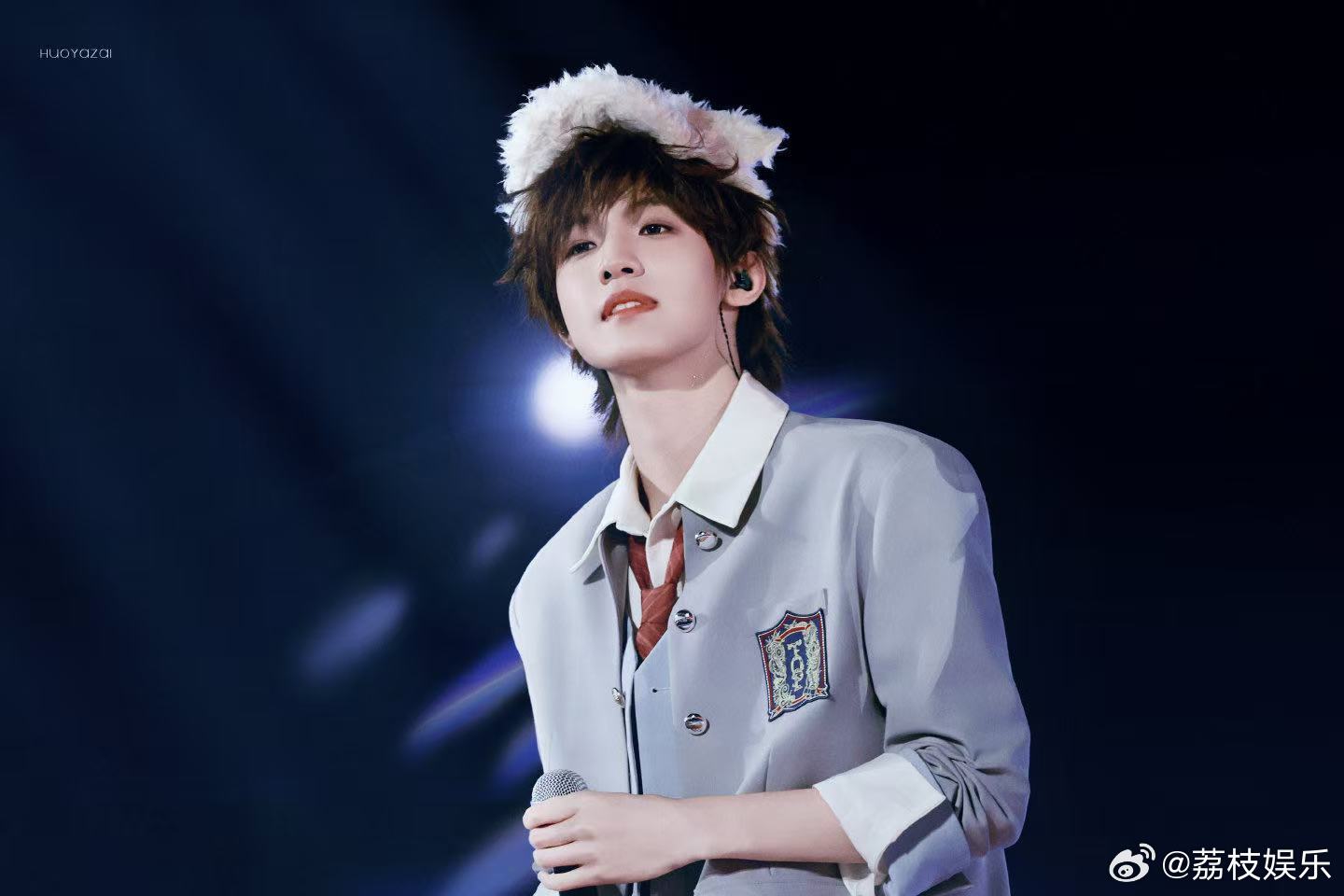 张泽禹舞狮路透 张泽禹解锁舞狮新体验，路透里表现得特别好，既有少年感又不失稳重，