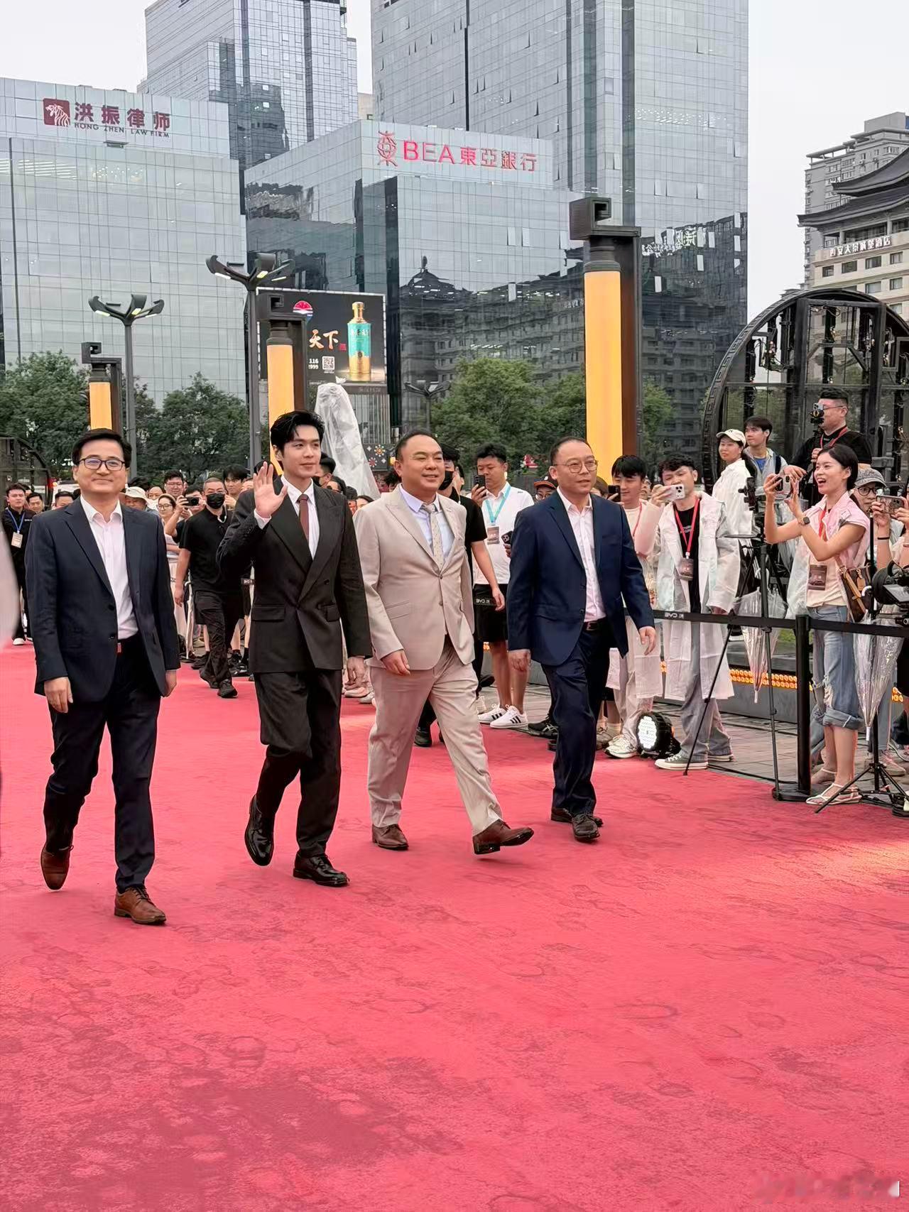 比亚迪大唐23.99万起上市大唐23.99万起预定年度爆款比亚迪大唐的代言人张若