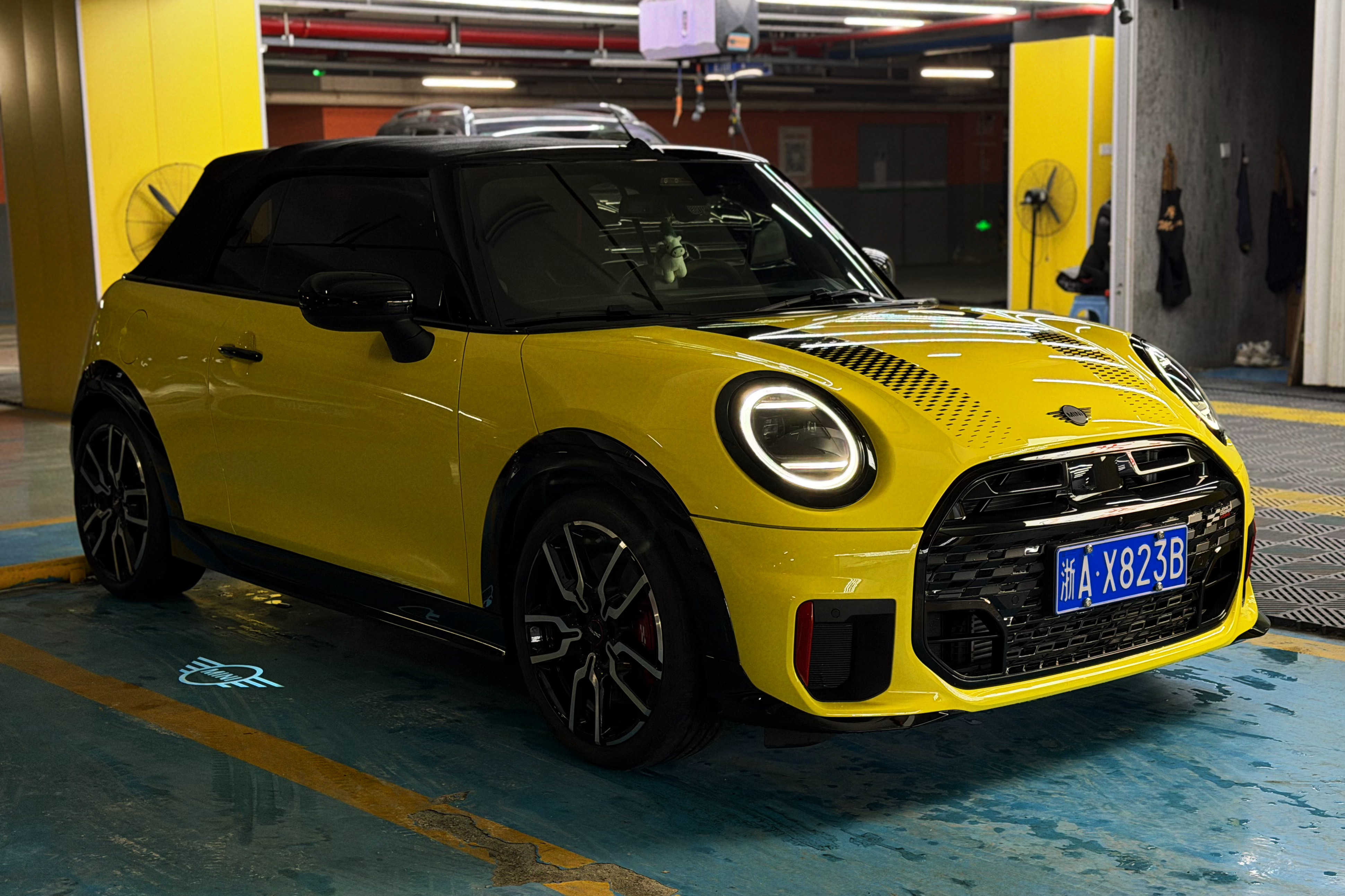 提车半年，开了998公里，熬过冬天。今天洗干净，春天来了，我要使劲敞篷  栗子的