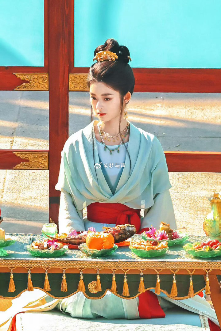 楚乔上雪山下火海跳冰湖黄杨钿甜的一声嘶吼 苦燃苦燃的楚乔，越虐越有张力。黄杨钿甜