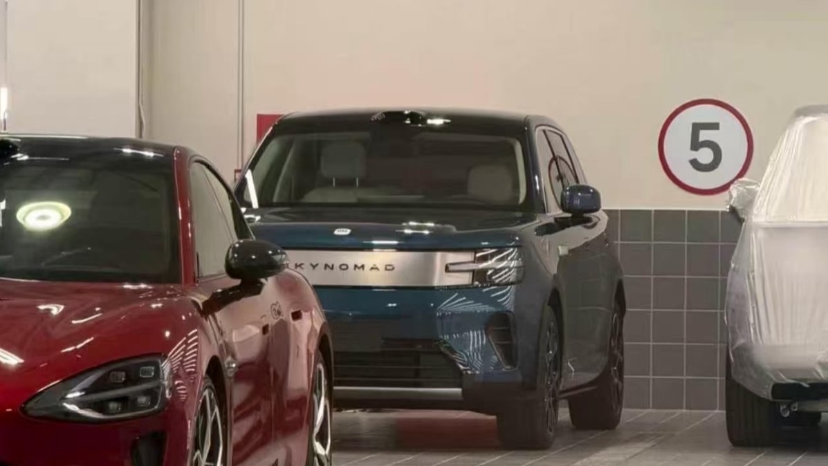 小米汽车 小米澎程N90 实车图 