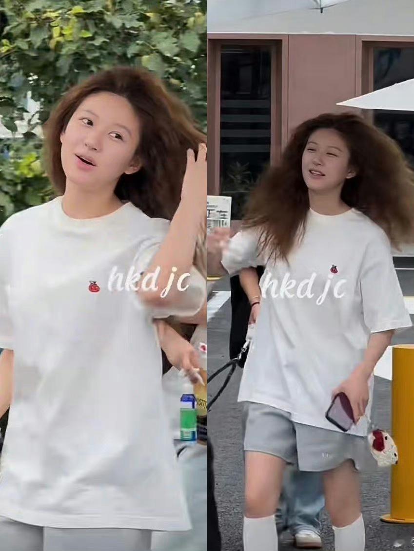 赵露思的发量有这么恐怖吗？ ​​​