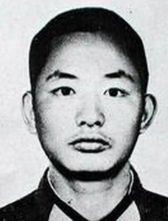 1984年，李海欣被子弹击穿了胸口，为了阻止越军向上运动，李海欣爬到了定向雷压火