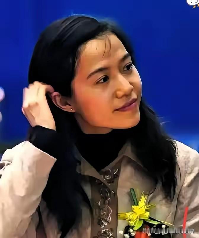 她搬出清华园那天，没人送行。
​不是没人来，是她谁也没告诉。
​几箱手稿，一个行