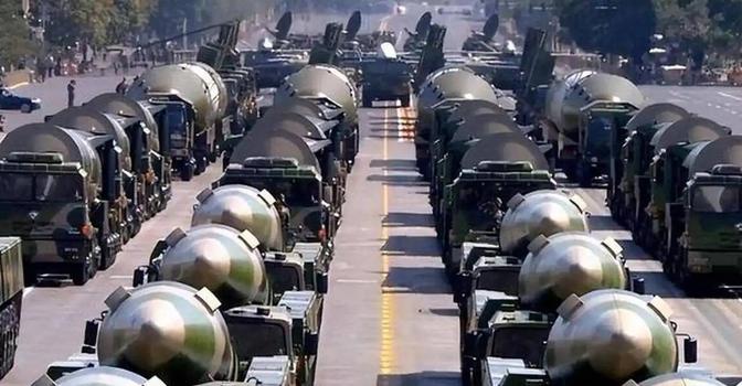 美国现在敢动中国吗？看看中国核弹头数量的变化就知道答案了。
 
去年还是500枚