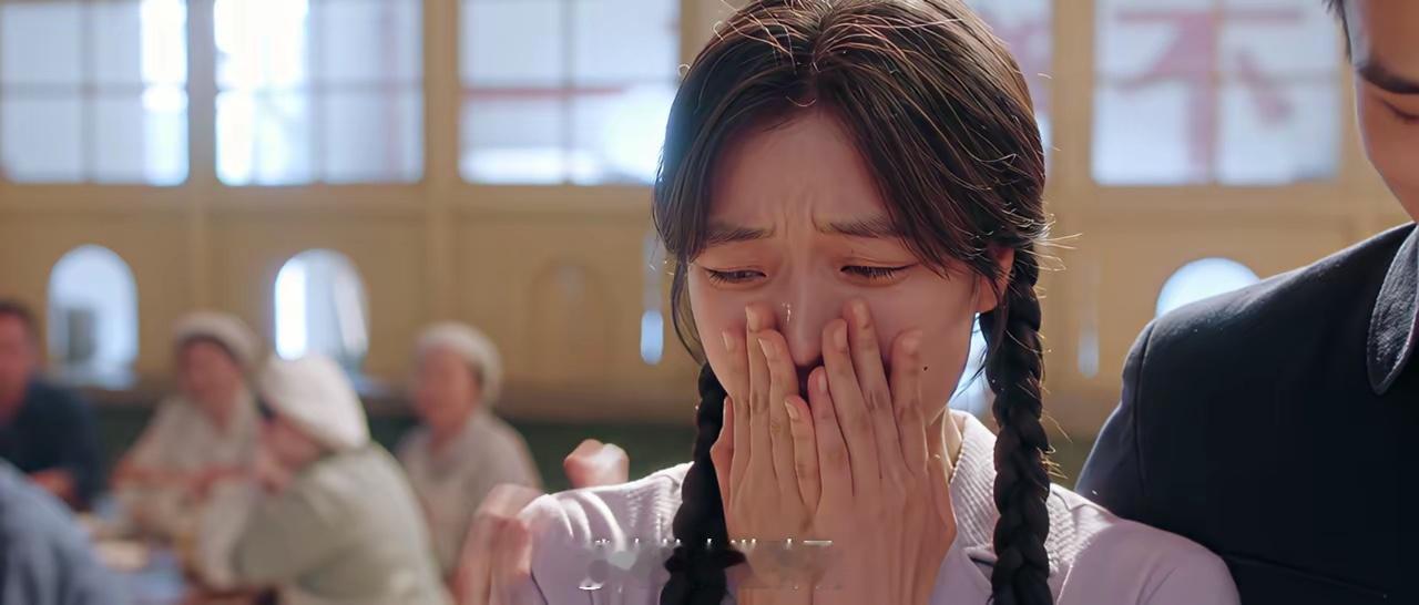 《纯真年代的爱情》既娶到了爱人，又有姐姐姐夫参加婚礼。方穆扬一高兴，说每桌加一条