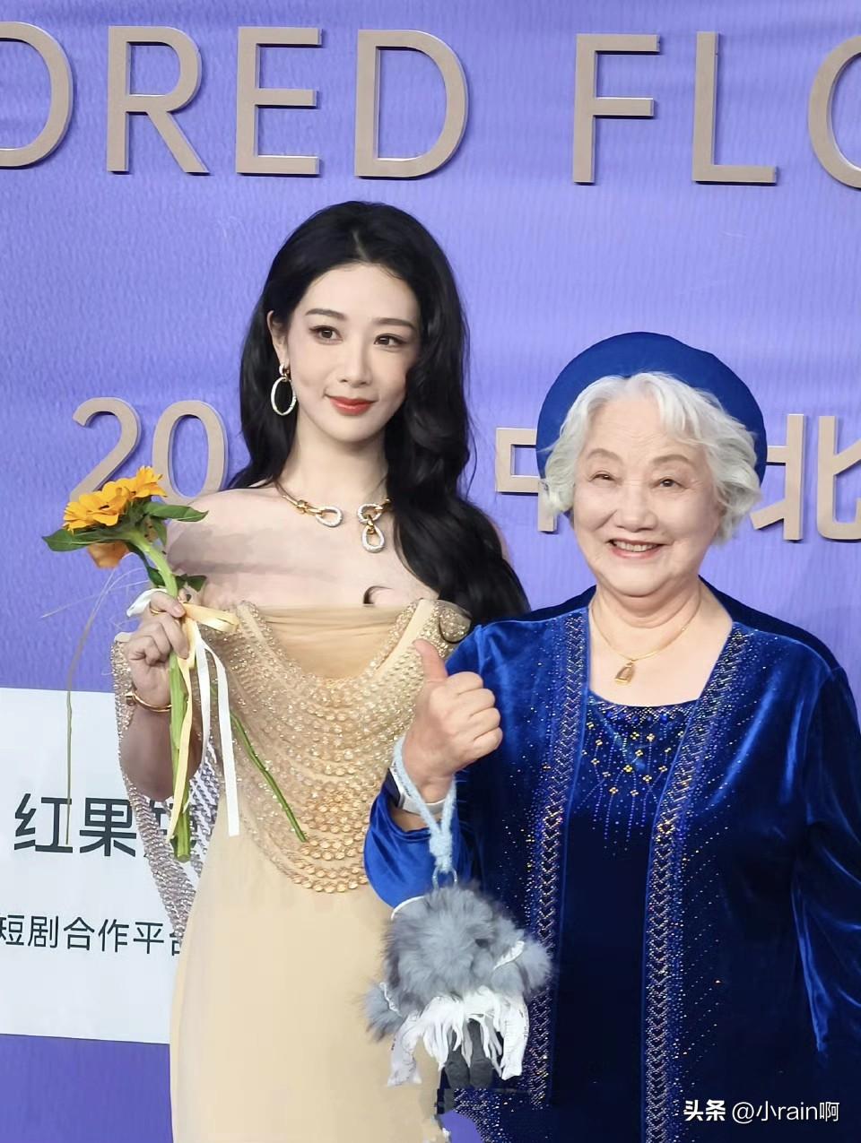 电影百花奖最大赢家非杨紫莫属了。百花奖在北京开展，杨紫虽然没有带着作品去，但是却
