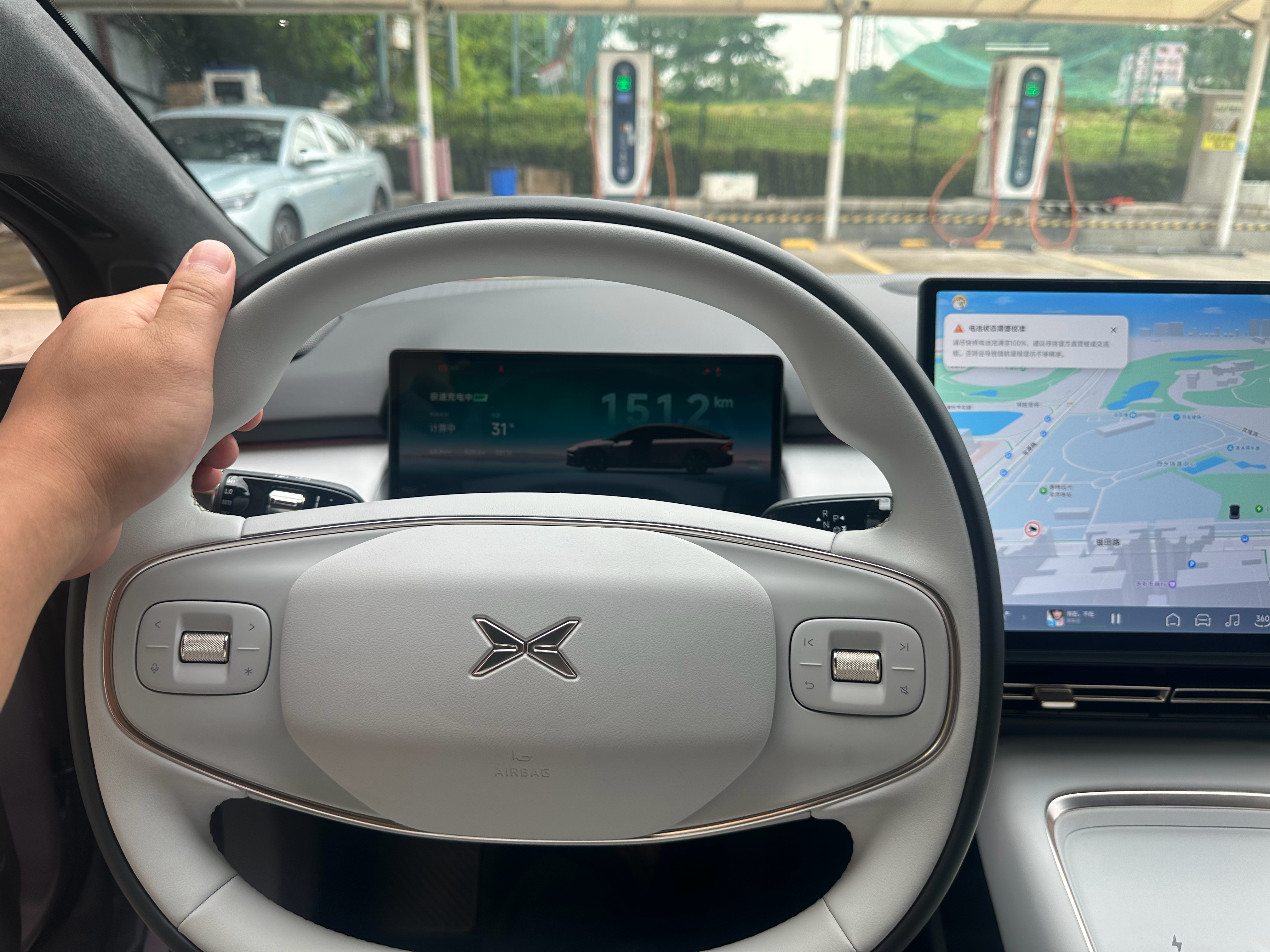 来给小鹏P7+补个电，明天去拍新款P7，兄弟们对于新款P7有什么想了解的？[思考