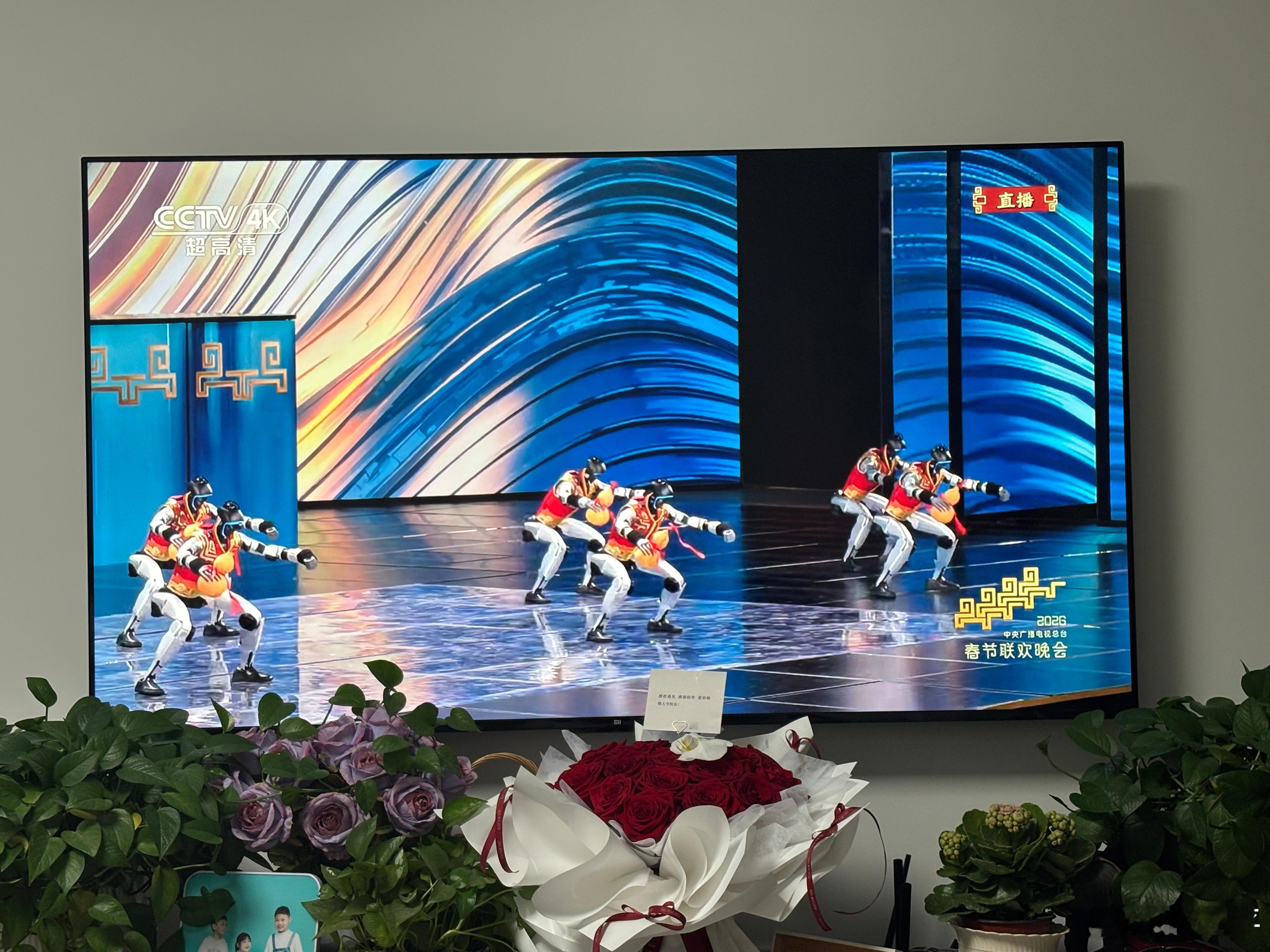 春晚总导演回应机器人浓度高以后会不会有一天，春晚演员全部都是机器人，主持人也变成