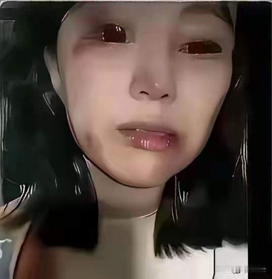 把美女打成这样，这老板太残暴了。

美女买鱼时要求提的多了点：

鱼骨要剔得干干