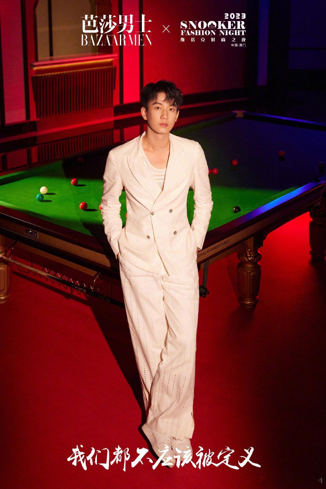 #被王子奇打台球帅到了# 不允许还有人没看过王子奇打台球的画面，真的能被他轻轻松