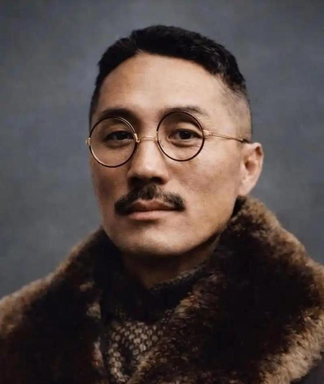 1934年，美女间谍把王亚樵引房间，她竟举起了手枪。可见惯了大风大浪的王亚樵并不