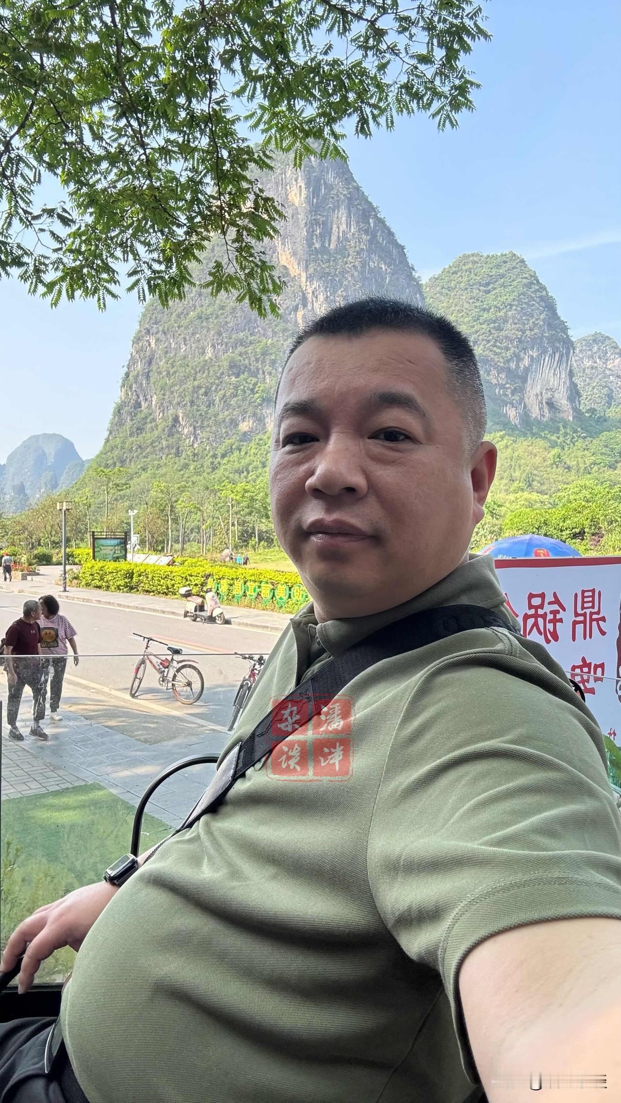 骑个电瓶车走走停停真好……