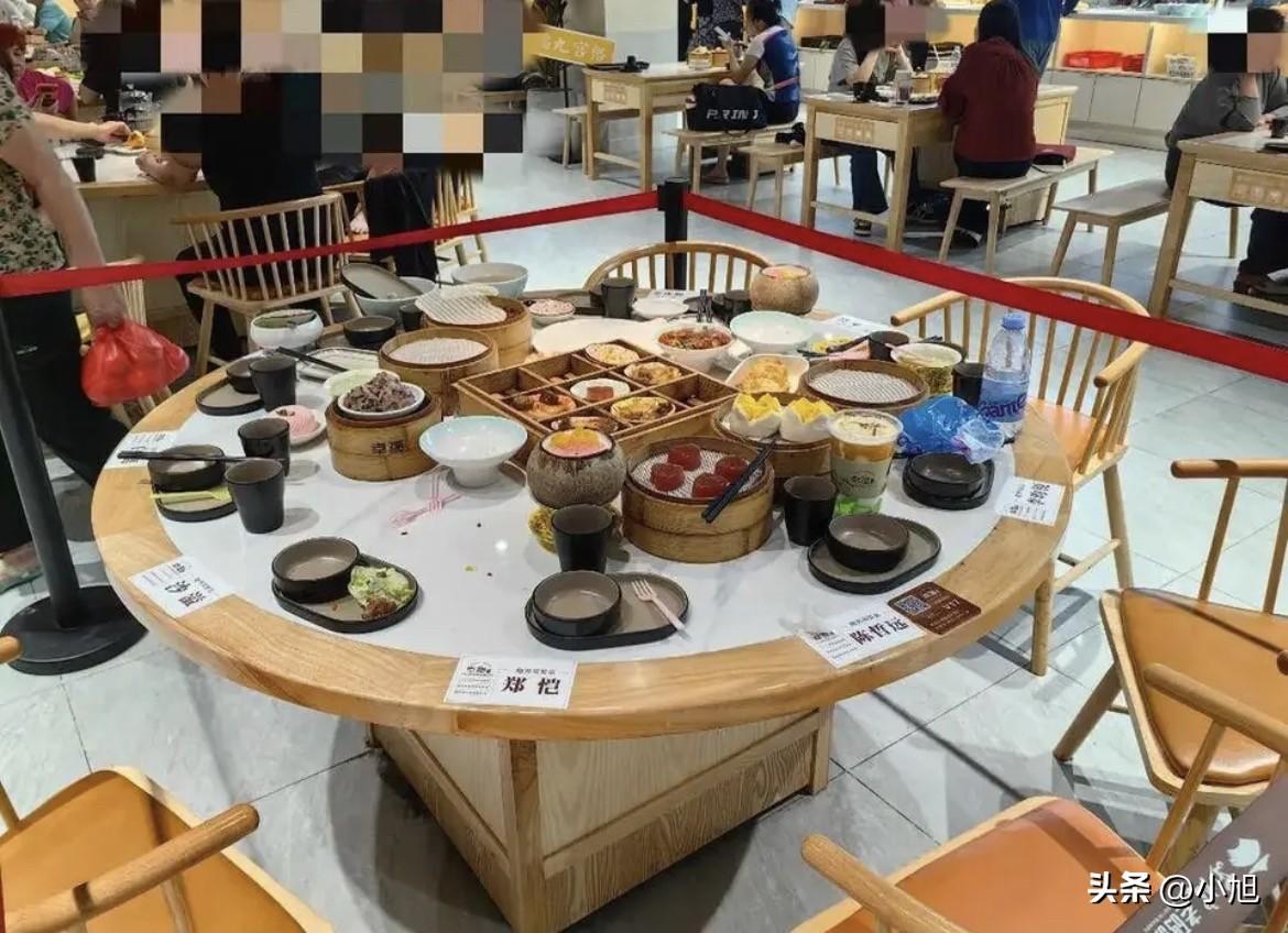 3月27号早上，海口东坡老码头那家“幸福老爸茶”的员工接了一个电话。

电话那头