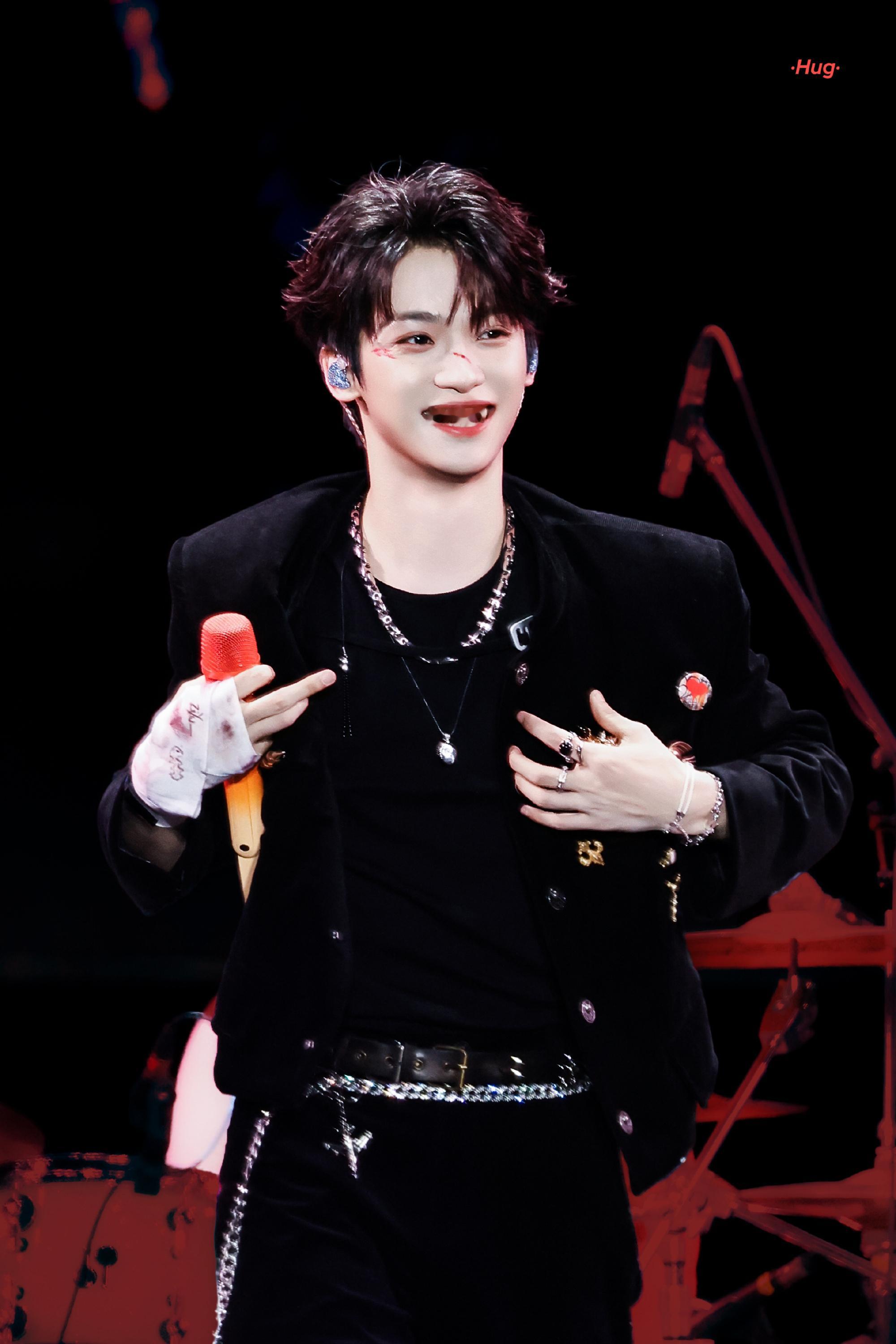 🔮 “这次我站在雾里，瞒着世俗爱意四起，雾散则爱意散，雾不散则爱意弥漫”