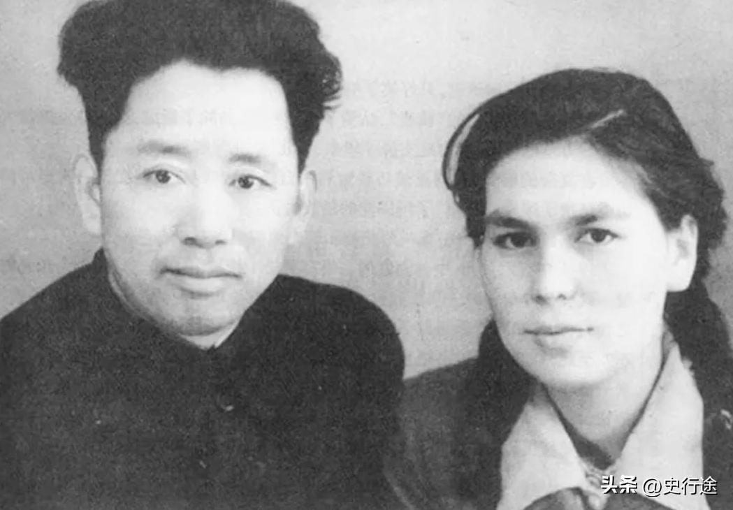 1963年，空军司令员刘亚楼上将的夫人翟云英的军装照。翟云英原名安娜·卡兹米洛夫