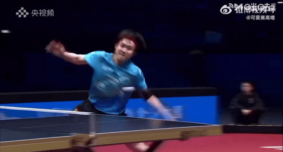 王楚钦用头撞球桌，心疼