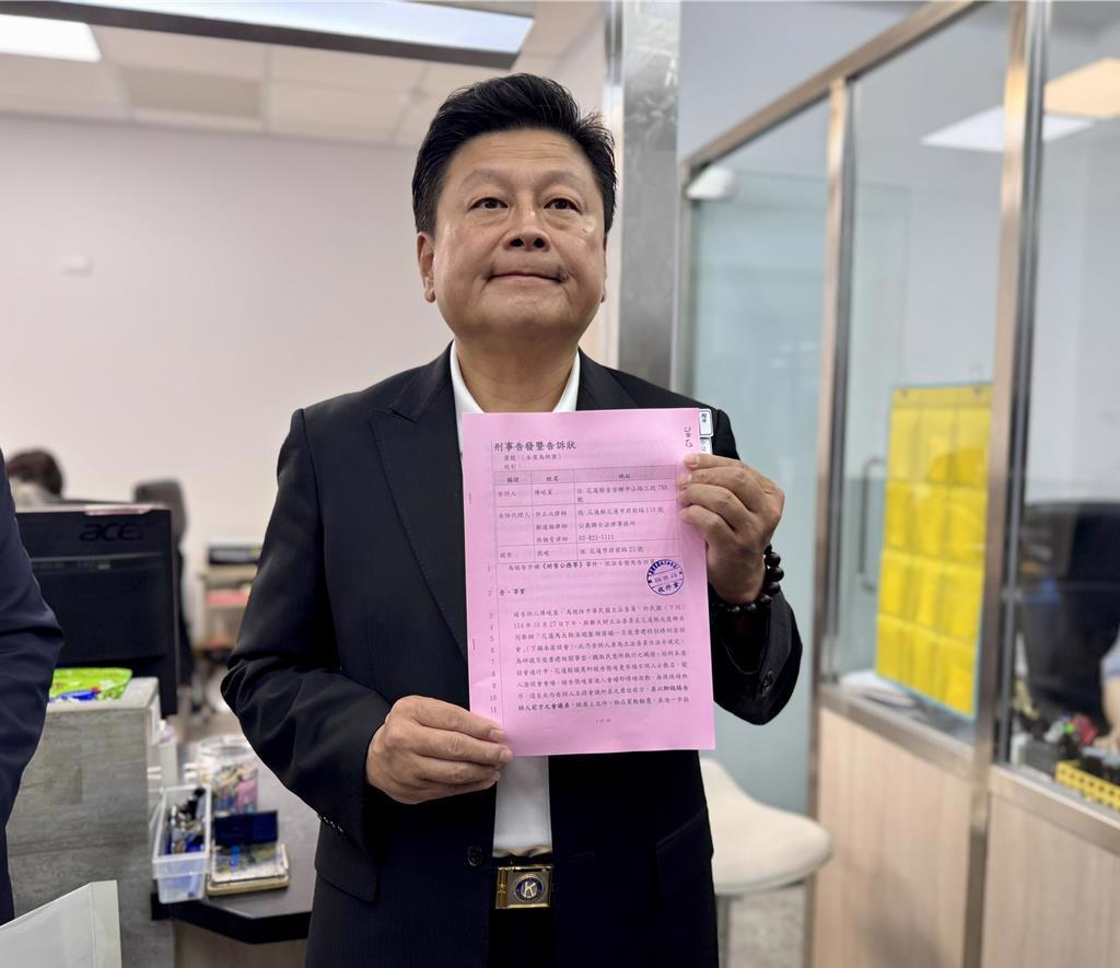 傅崐萁28日怒告议长张峻,也说明光复乡通知开会,但不可能8600乡民一起开会。