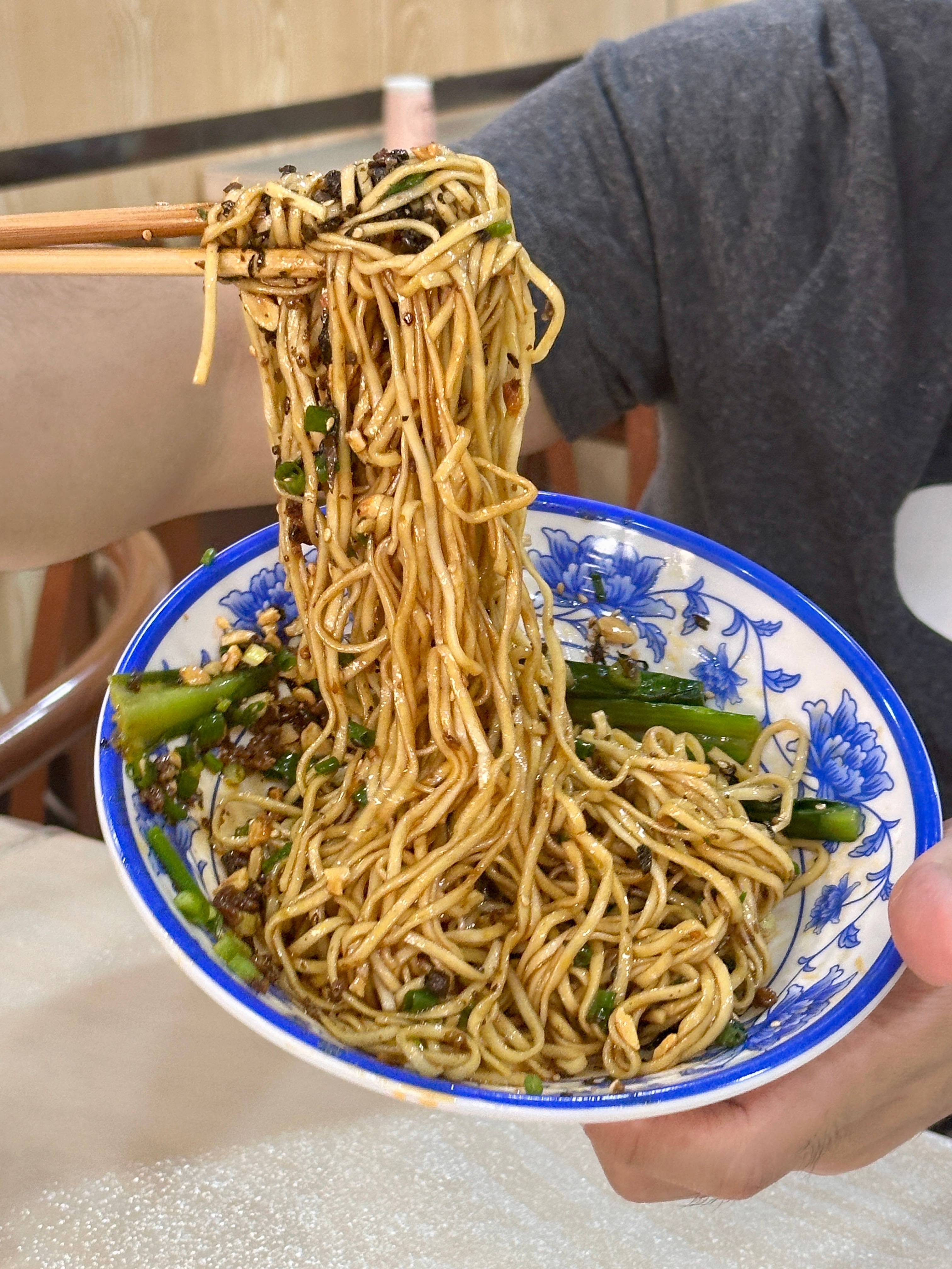 宜宾！！！你怎么这么好吃！！！因为嗓子不舒服所以燃面只尝了个味（但是一口爱上[求