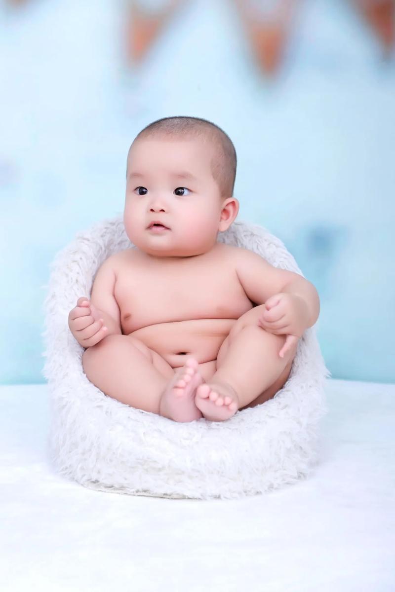 布光最重要，在家DIY宝宝的新生儿以及满月照

一张宝宝照片看起来干净、柔软、有