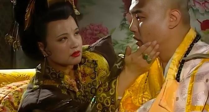 真以为攀上高枝就能飞上枝头当凤凰？ 别想得太美！ 🤔
权力游戏玩得再六，没有真