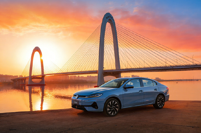 扬马赛道惊现戏精陪跑搭子一汽-大众这波真的太懂年轻人了，全新速腾S的亮相直接把A