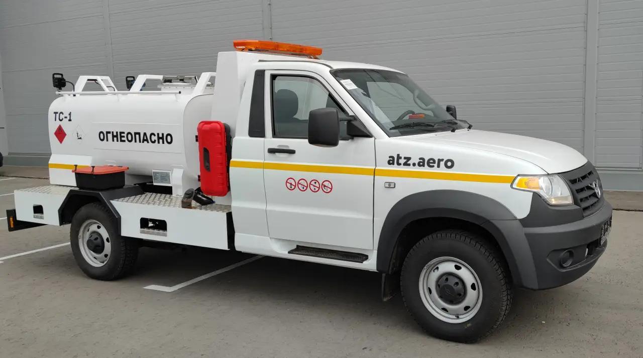 烽火问鼎计划每天认识一件兵器 UAZ-236021 ATZ油罐车，其能够一次运输