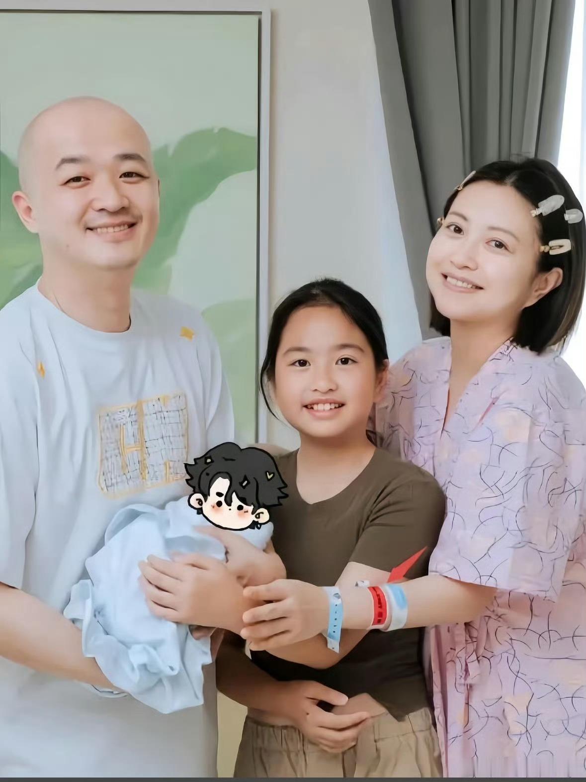 包文婧上月生日还对包贝尔热烈表白这反转来得太快了😮 包文婧上个月生日视频里还在
