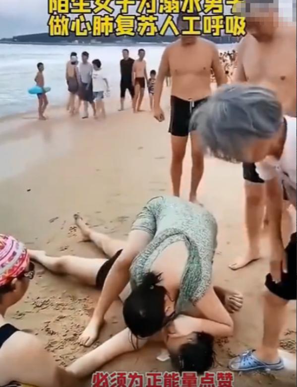 “真是不知道羞耻，隐私都露出来了！”白衣护士为了抢时间救人，也顾不上遮挡身体，这