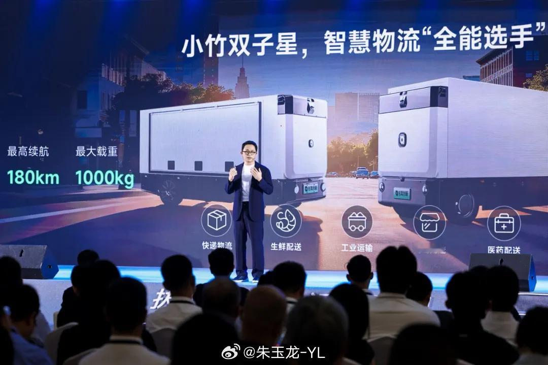 在德赛西威做物流小车以后，佑驾创新发布的“小竹无人车”，推出了两款无人物流车——