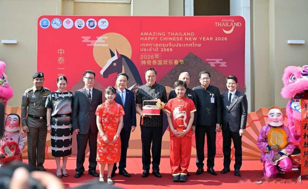 🌙感觉泰国已经悄然成为一个“华人国家”了。表面上看，泰国华人只占总人口的14%