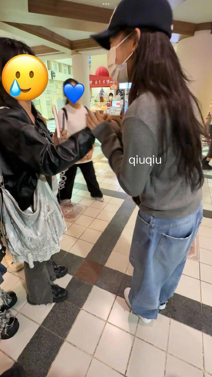 排过山车偶遇minji 近日，有网友在游乐园偶遇NewJeans_ADOR的成员
