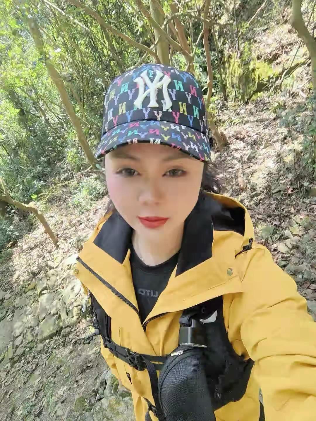 你说遇事不决，可问春风，春风不语，既随本心，可我若是本心坚定，又岂会遇事不决，春