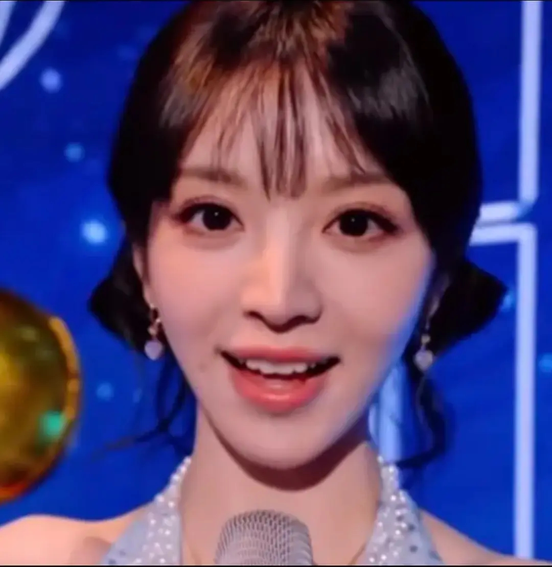 田曦薇瘦了眼睛更大了 