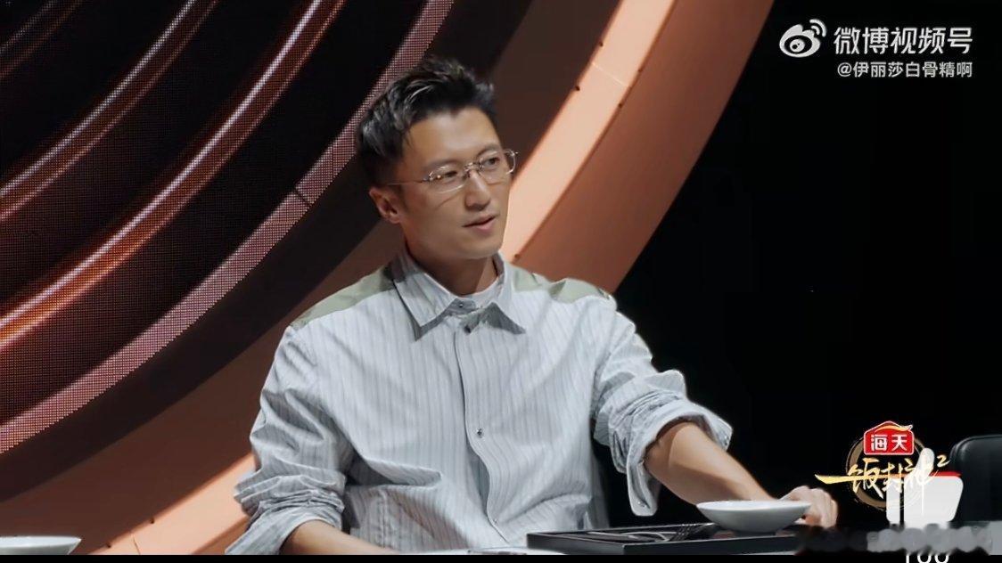 谢霆锋认为糖拌西红柿不能拿来比赛换个角度想，敢在一饭封神的赛场上端出糖拌西红柿，