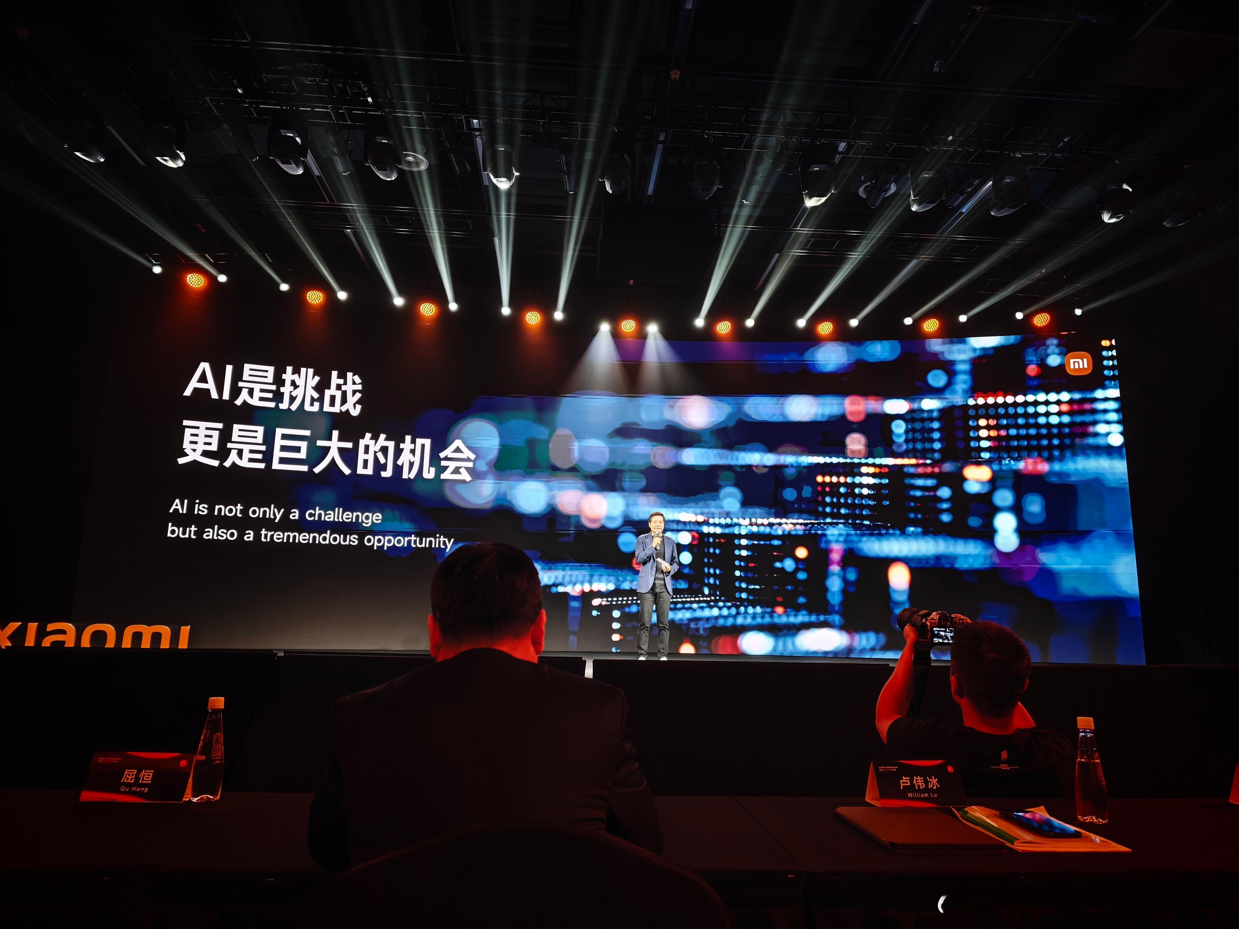 will的小米基本面研究 雷总谈到小米为什么要做AI：1. 雷总说自己清晰地认知