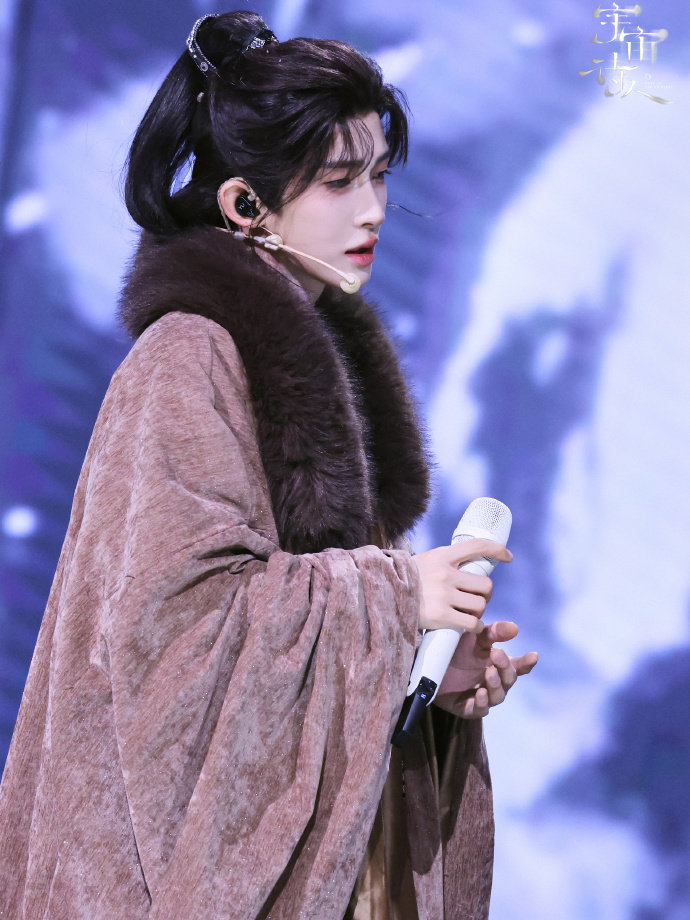 刘宇2025宇宙诗人巡演上海演唱会，仙乐美妙，伟大无须多言 