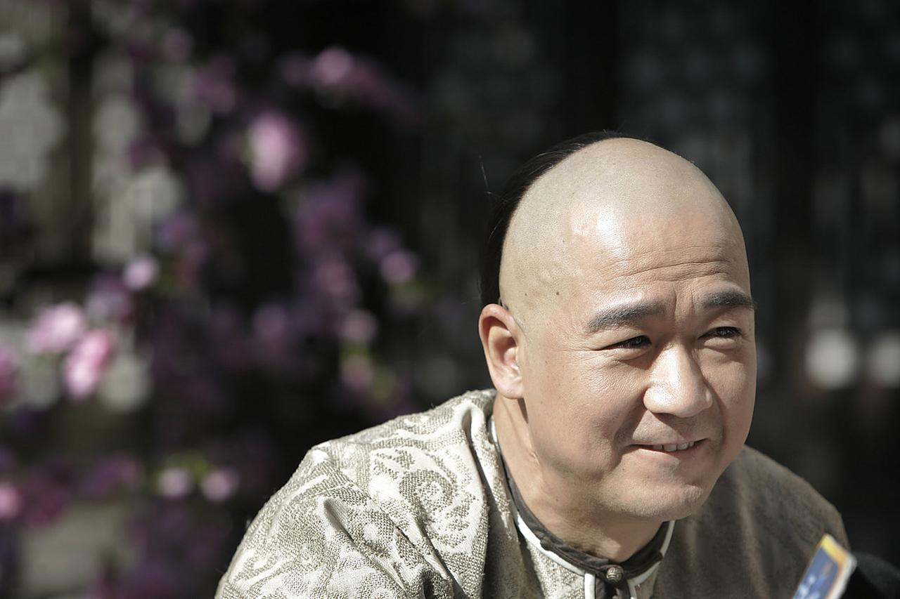 揭秘：纪晓岚如何凭对子征服乾隆，笑翻后宫？
         在《清朝·纪晓岚巧