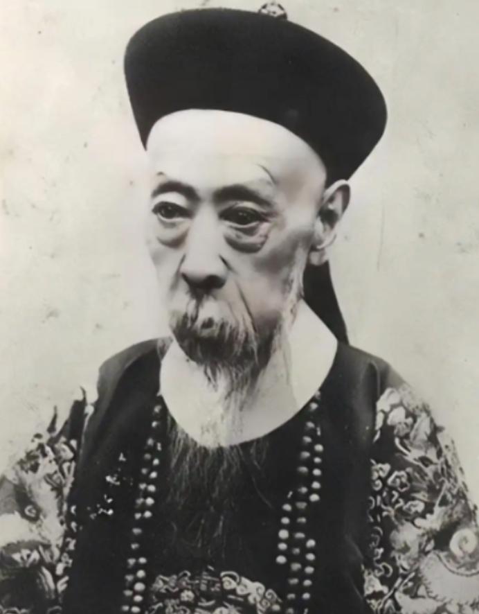 慈禧太后并不是亡国妖后？真正把大清推入深渊的，是那个表面忠厚老实、实则卖国求荣的